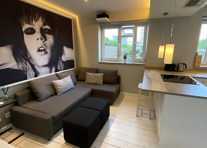 Newly Renovated - 70M2 Modern & Cosy - Balcony