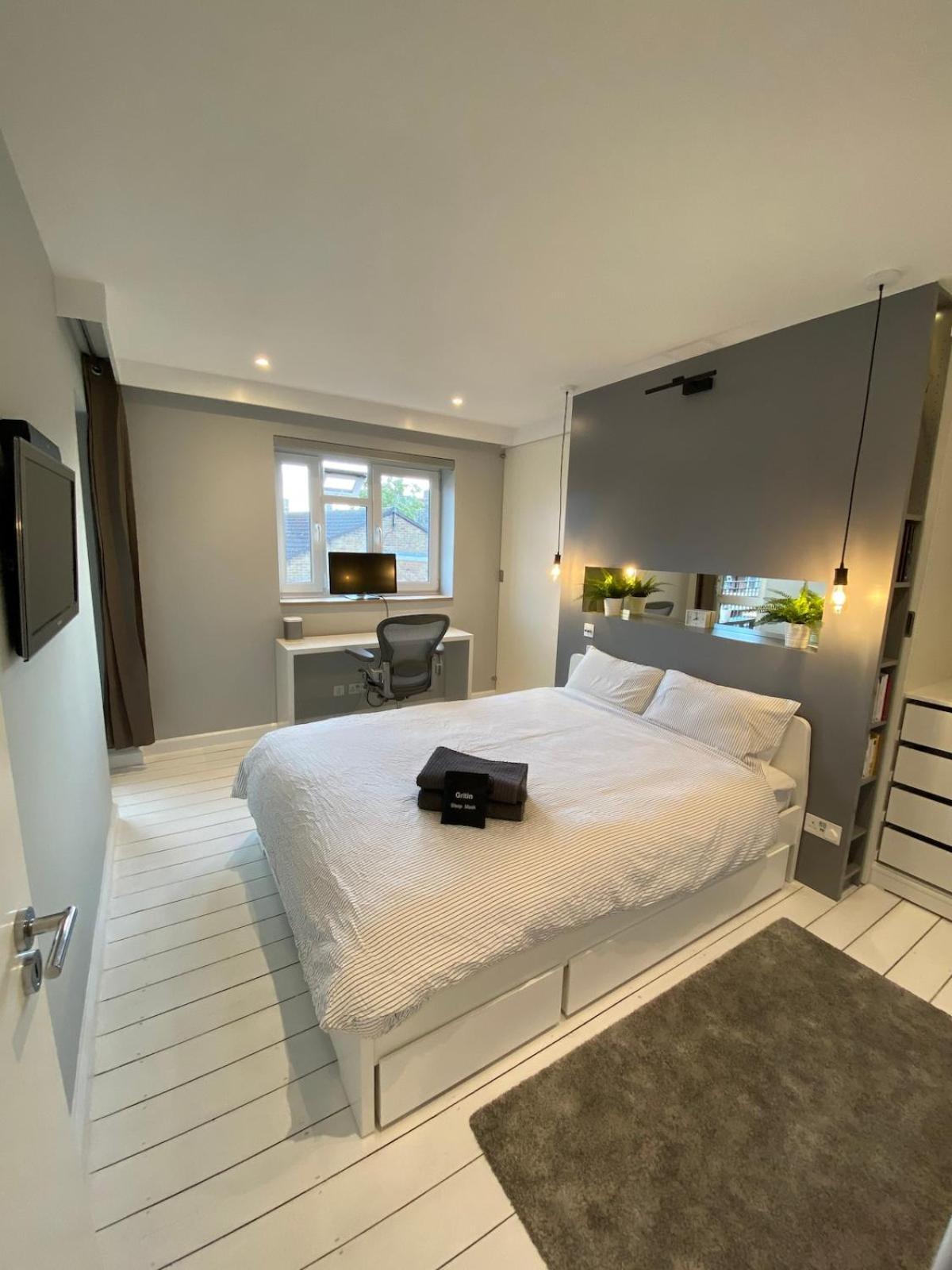 Newly Renovated - 70m2 Modern & Cosy - Balcony *