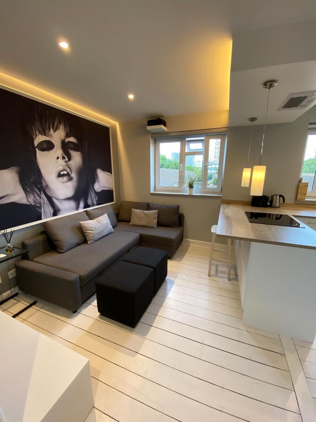 Newly Renovated - 70m2 Modern & Cosy - Balcony Apartament *