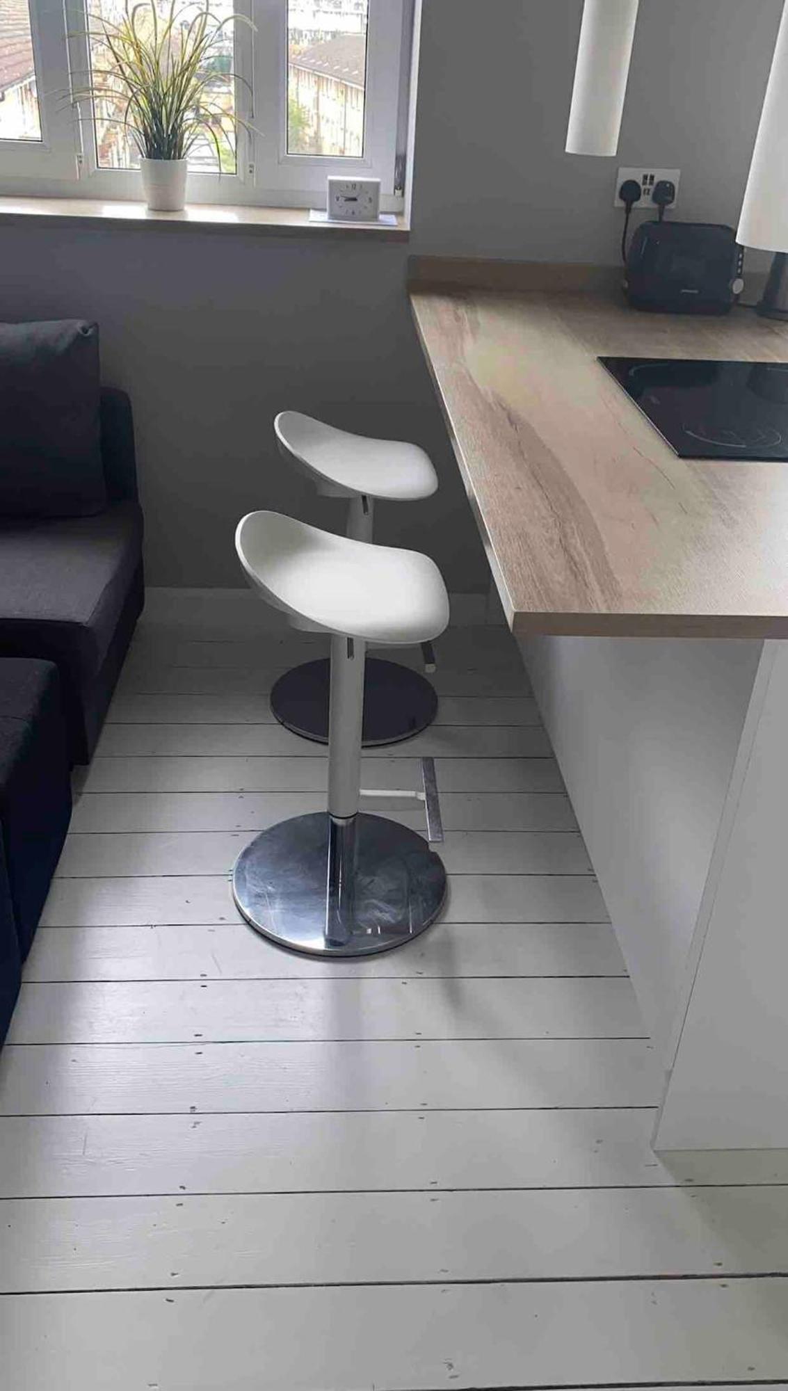 Newly Renovated - 70m2 Modern & Cosy - Balcony *